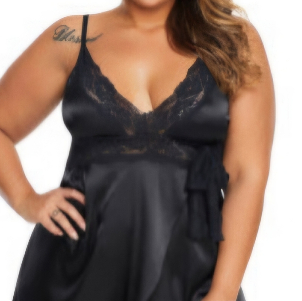 NEW WITH TAGS Plus Size 3x 22W-24W Black Lace Plunge Neck Babydoll Set